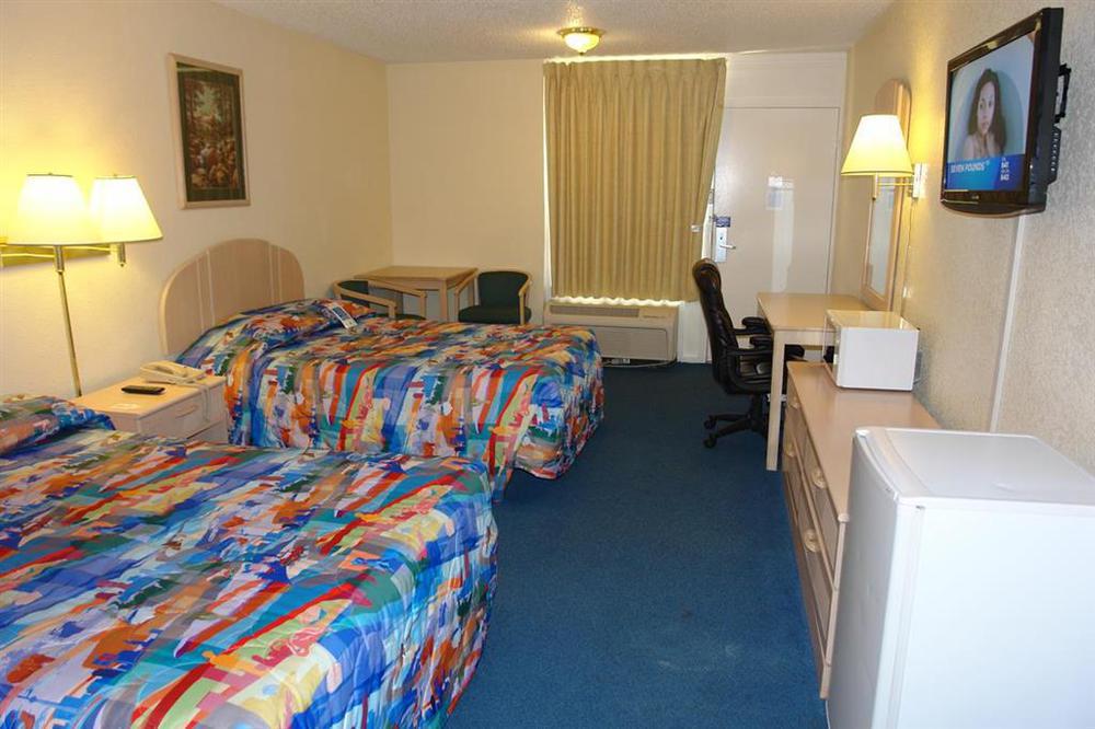 Sky Palace Inn & Suites By Jasper Beeville חדר תמונה